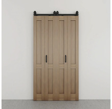 Holzschiebetür mit Beschlägen an einer Wand