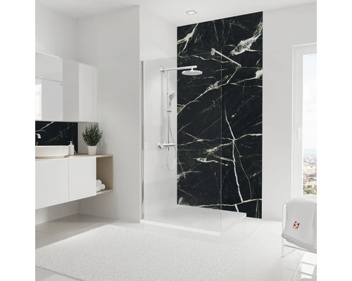 Modernes Badezimmer mit Dusche, Waschtisch und schwarzer Marmorwand