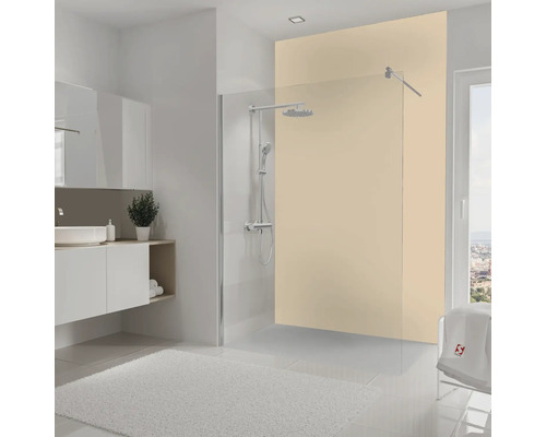 Helles Badezimmer mit Duschabtrennung, Waschbecken und Badteppich für ein modernes Ambiente.