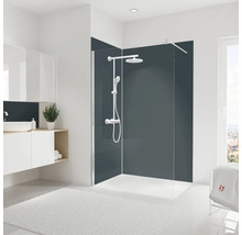 Modernes Badezimmer mit Dusche, Waschbecken und Badteppich