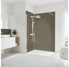 Modernes Badezimmer mit Duschabtrennung, Waschtisch und weichem Teppich