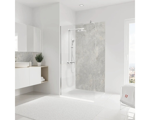 Modernes Badezimmer mit Duschabtrennung, Waschbecken und Spiegel