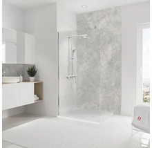 Modernes Badezimmer mit Duschkabine, Waschtisch und großem Spiegel