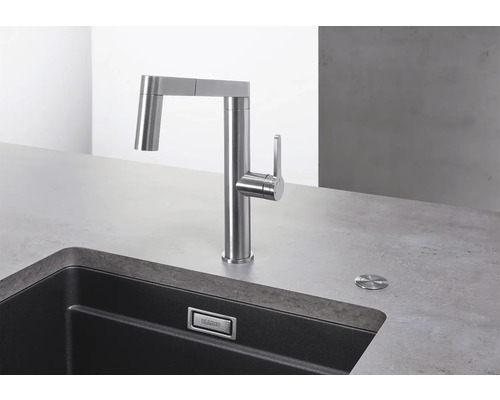 Küchenspüle mit BLANCO Logo und Armatur
