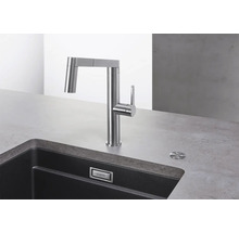 Küchenspüle mit BLANCO Logo und Armatur