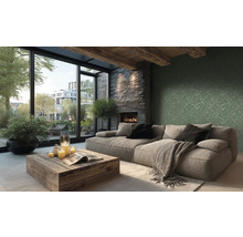 Heller Wohnraum mit großem Sofa, Holztisch und Kamin