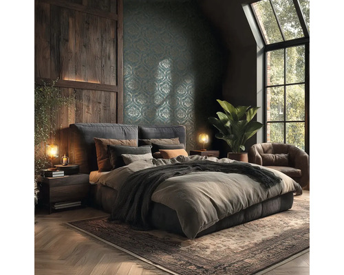 Schlafzimmer mit Bett, Nachttischen, Teppich und Zimmerpflanze in einem dunklen Raum