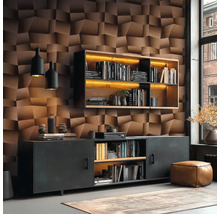 Wohnzimmer mit Bücherregal, Kommode, dreidimensionaler Wandpaneele und Pendelleuchten.