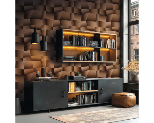 Wohnzimmer mit Bücherregal, Kommode, dreidimensionaler Wandpaneele und Pendelleuchten.