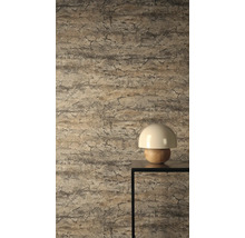 Nahaufnahme einer Tapete mit Steinmuster und einer Lampe