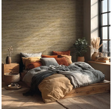 Schlafzimmer mit Bett, Kissen und dekorativer Wandgestaltung für ein gemütliches Ambiente