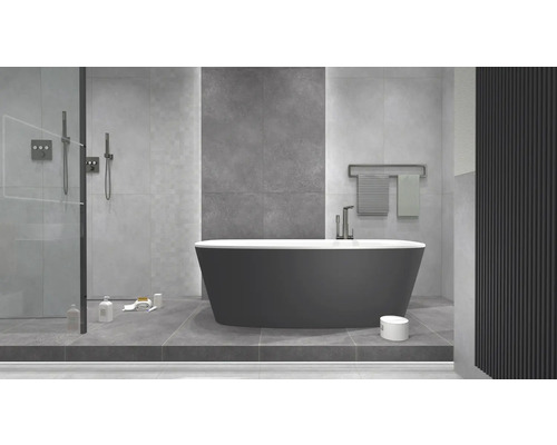 Modernes Badezimmer mit freistehender Badewanne, Dusche und Handtuchwärmer