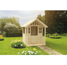 Holzspielhaus im Garten mit Blumen und gepflastertem Weg