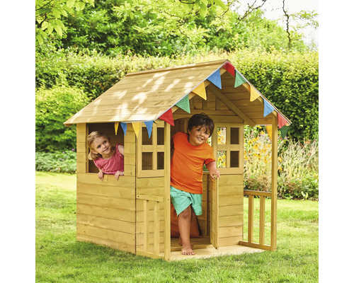 Holzspielhaus mit Kindern im Garten
