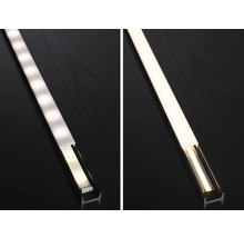 Vergleich zwischen Standard LED Streifen mit einzelnen Lichtpunkten und COB LED Streifen mit gleichmäßiger Lichtlinie in einem Profil.