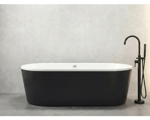 Freistehende Badewanne mit Armatur für Badezimmer