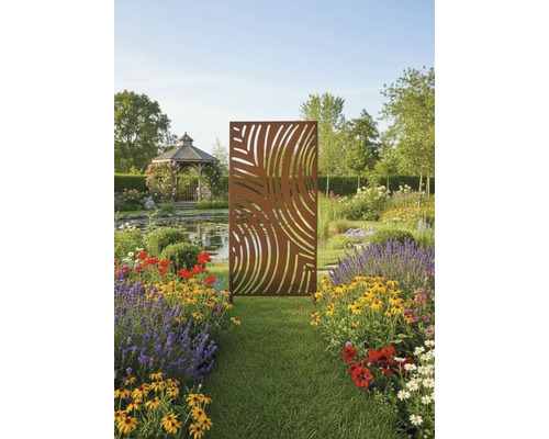 Dekorative Garten Sichtschutzwand aus Metall mit Blattmuster in einem Garten