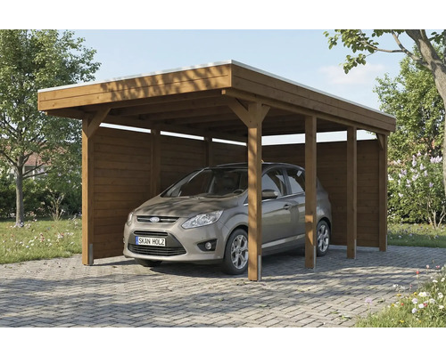 Holzcarport mit Auto auf Pflastersteinen
