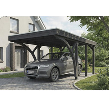 Dunkler Holzcarport mit Auto vor einem Haus