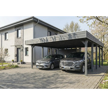 Holz Carport mit zwei geparkten Autos vor einem Wohnhaus