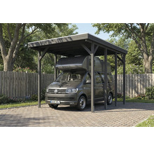 Carport aus Holz mit geparktem Wohnmobil