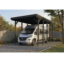 Wohnmobil unter einem schwarzen Carport aus Holz