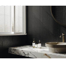 Modernes Badezimmer mit Mosaikfliesen, Marmorwaschtisch und rundem Spiegel