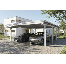 Holzcarport mit zwei geparkten Autos und einem Anhänger vor einem Wohnhaus