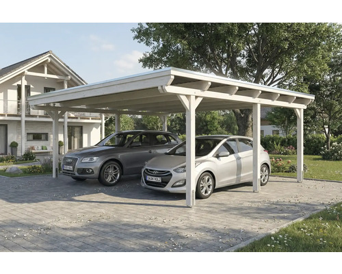 Doppelcarport aus Holz mit zwei geparkten Autos vor einem Wohnhaus.