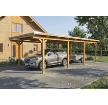 Carport aus Holz mit Auto und Anhänger vor einem Haus
