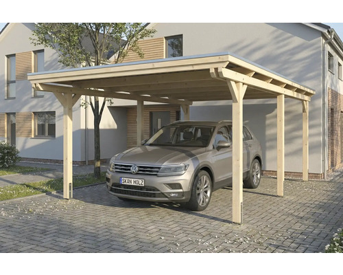 Holzcarport mit Auto auf gepflastertem Untergrund
