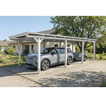 Weißer Holzcarport mit Auto und Anhänger