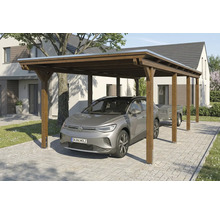 Carport aus Holz mit Auto und Anhänger vor einem Wohnhaus