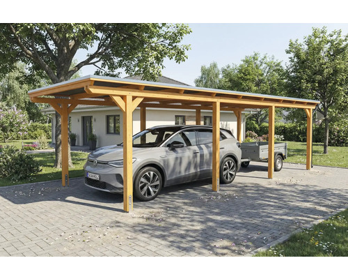 Holzcarport mit Auto und Anhänger im Garten
