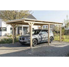 Carport aus Holz mit Auto auf einer Einfahrt