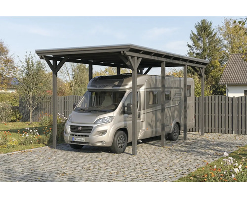 Holzcarport mit Wohnmobil auf gepflastertem Untergrund