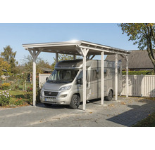 Carport aus Holz mit Wohnmobil auf einem Grundstück