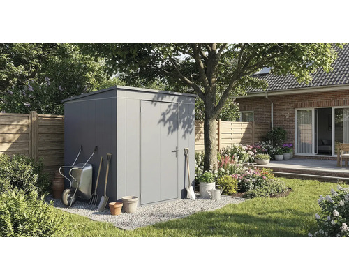 Gartenszene mit Gerätehaus, Schubkarre und Gartengeräten