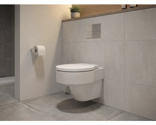 Wandhängendes WC im modernen Badezimmer mit Fliesen und Toilettenpapierhalter.