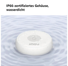 Weißer Imou Wassersensor im Wasser mit IP66 zertifiziertem Gehäuse, wasserdicht.