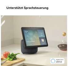 Amazon Echo Show 10 Smart Display in einer hellen Küche, unterstützt Sprachsteuerung, funktioniert mit Alexa.