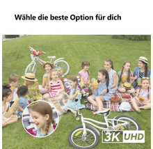 Helle Szene mit Kindern beim Picknick auf einem Rasen mit Fahrrädern zur Darstellung einer hohen 3K Ultra High Definition Bildauflösung.