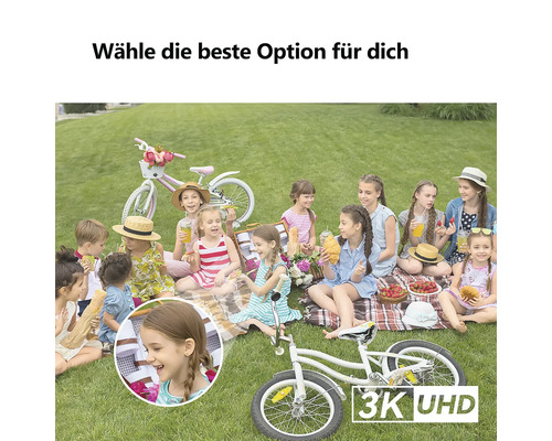 Helle Szene mit Kindern beim Picknick auf einem Rasen mit Fahrrädern zur Darstellung einer hohen 3K Ultra High Definition Bildauflösung.