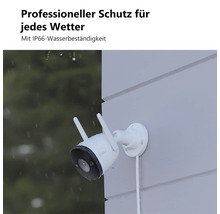 Überwachungskamera für den Außenbereich mit zwei Antennen, montiert an einer Wand, wasserfest nach Schutzart IP66.
