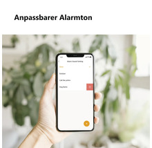 Hand hält ein Smartphone mit App-Einstellungen für einen anpassbaren Alarmton mit Optionen wie Sirene oder Hundegebell.