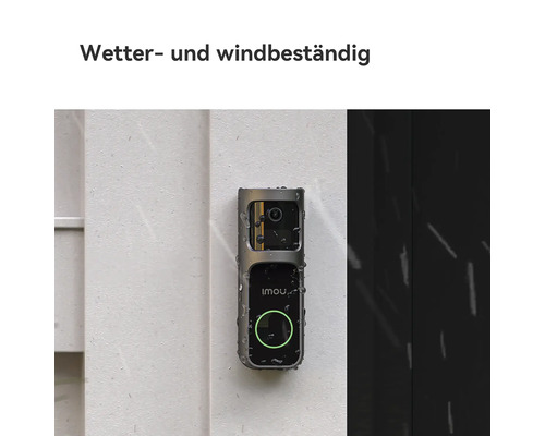 Imou Video-Türsprechanlage an einer Wand, mit Wassertropfen bedeckt, wetter- und windbeständig.