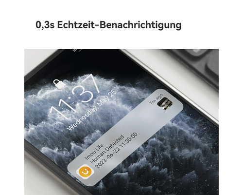 Smartphone zeigt eine Imou Life App Benachrichtigung über eine erkannte Person in Echtzeit innerhalb von null Komma drei Sekunden.