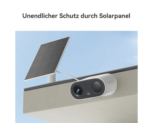 Imou Überwachungskamera mit Solarpanel an einer Dachkante montiert für eine kontinuierliche Stromversorgung.