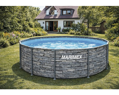 Marimex Aufstellpool mit Steinoptik-Außenwand in einem sonnigen Garten vor einem Wohnhaus.