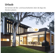 Modernes Haus mit Beleuchtung und Anzeige der Zeitsteuerung für Smart Home Steckdosen per App für den Urlaubsmodus.